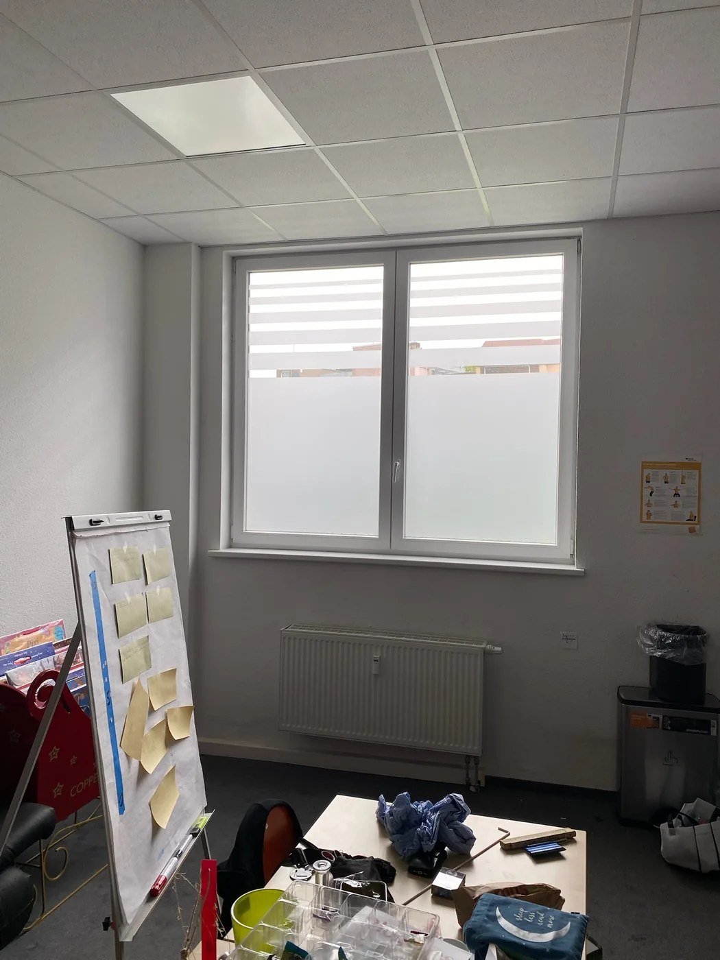Fensterflächen mit gleichmäßigem Sichtschutz